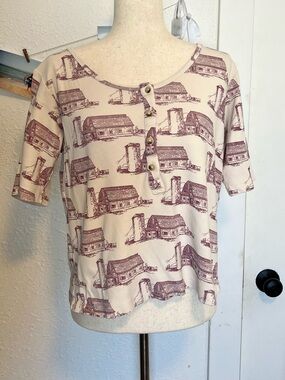 Kate Quinn Organic Cotton Barn Print Tee